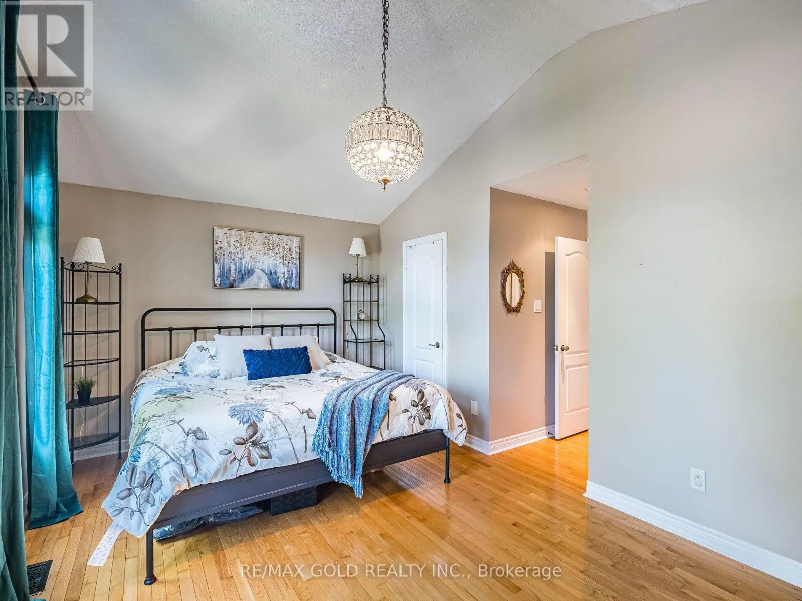 12 TWIN WILLOW CRESCENT