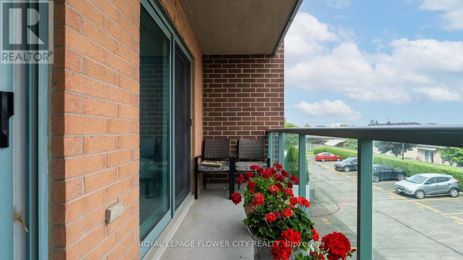 204 - 25 VIA ROSEDALE