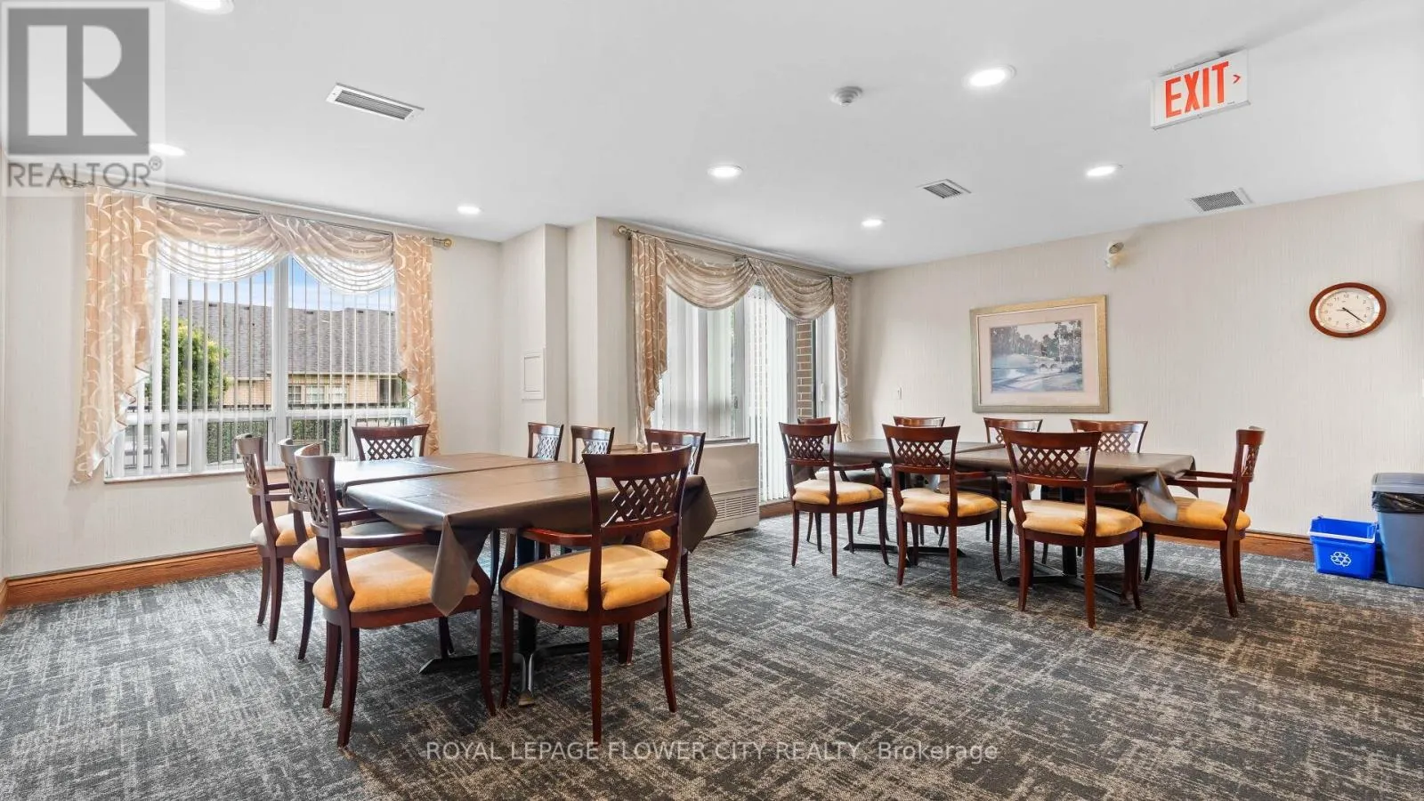 204 - 25 VIA ROSEDALE