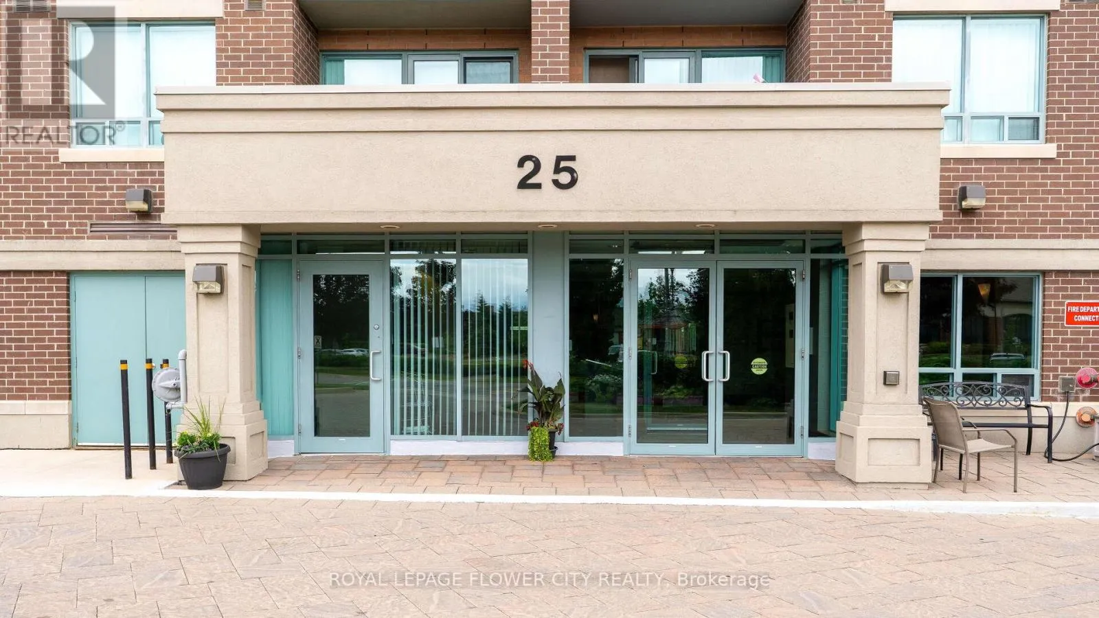 204 - 25 VIA ROSEDALE
