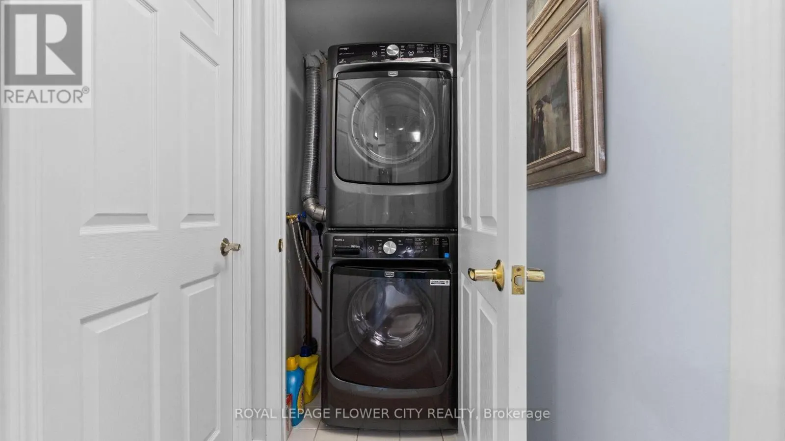 204 - 25 VIA ROSEDALE