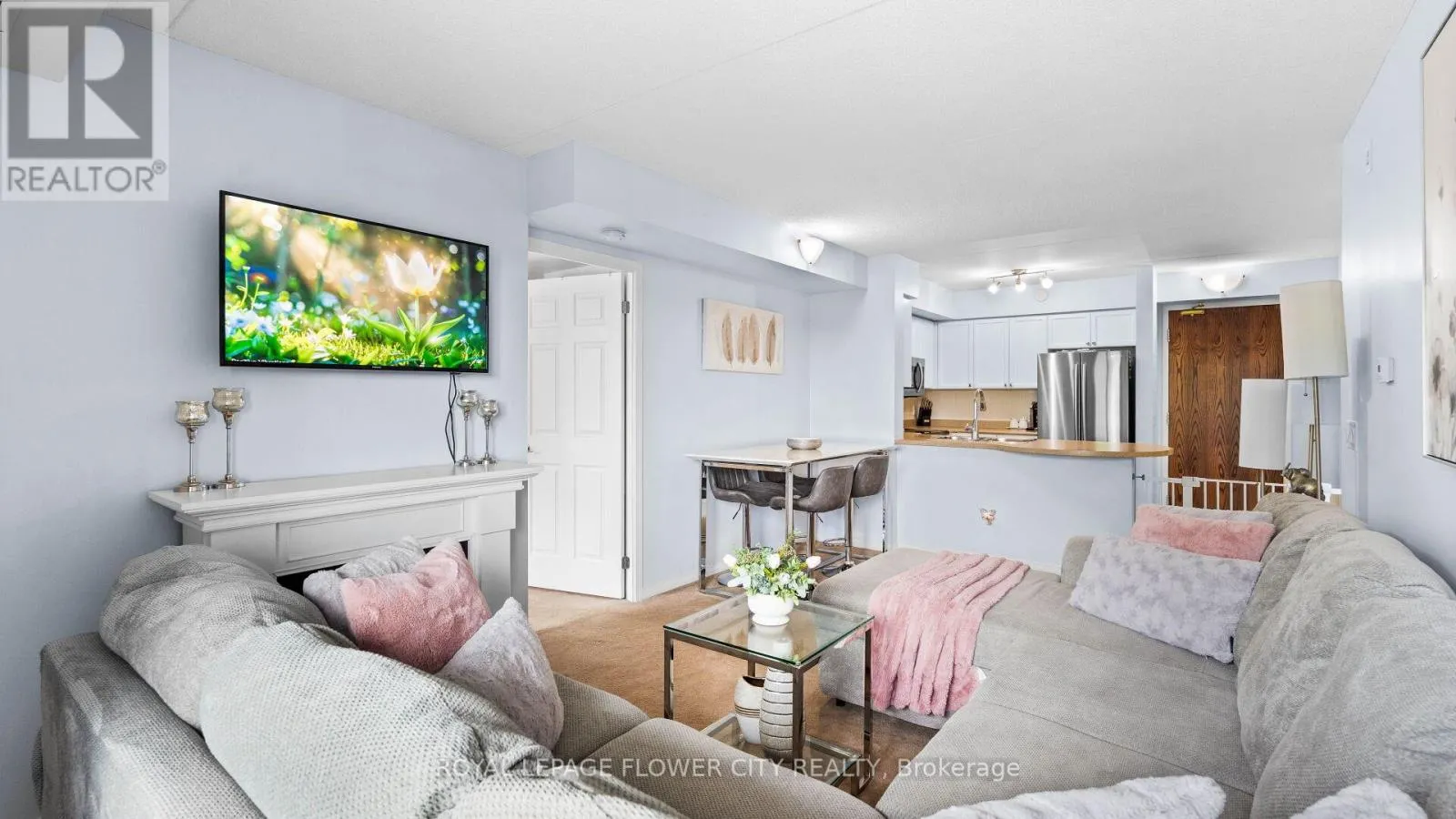 204 - 25 VIA ROSEDALE