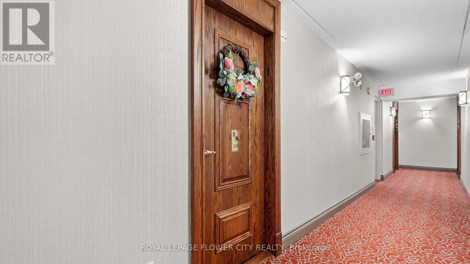 204 - 25 VIA ROSEDALE