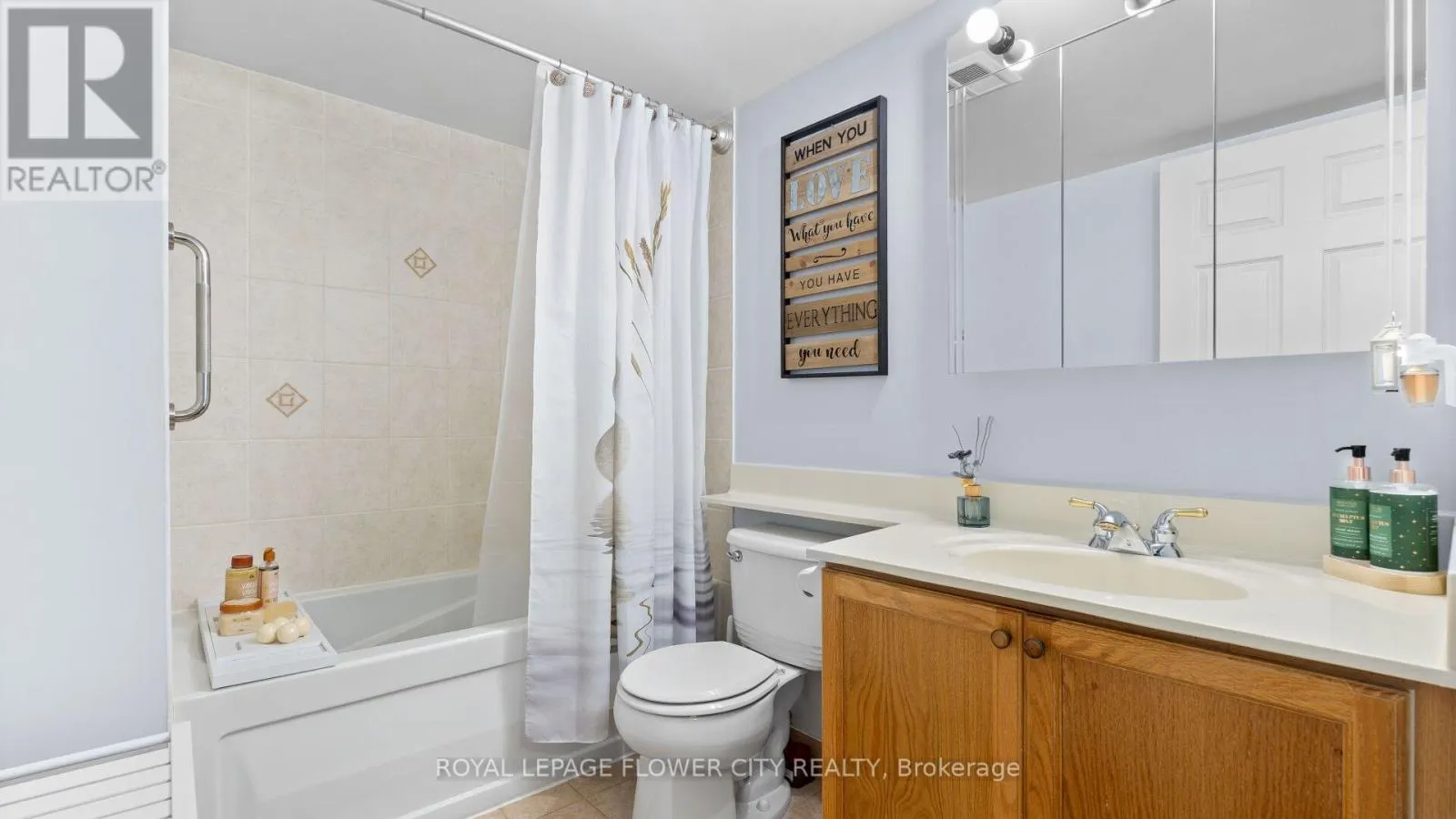 204 - 25 VIA ROSEDALE