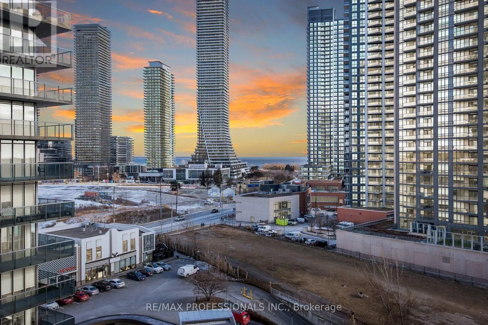 911 - 88 PARK LAWN ROAD