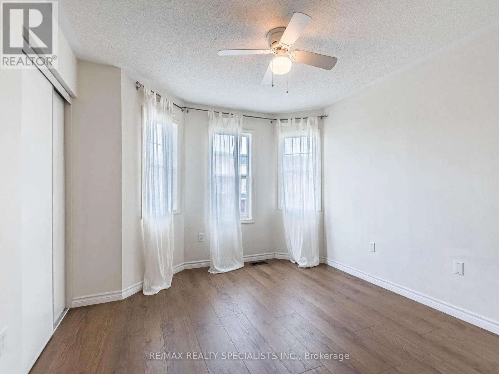 105 DECKER HOLLOW CIRCLE