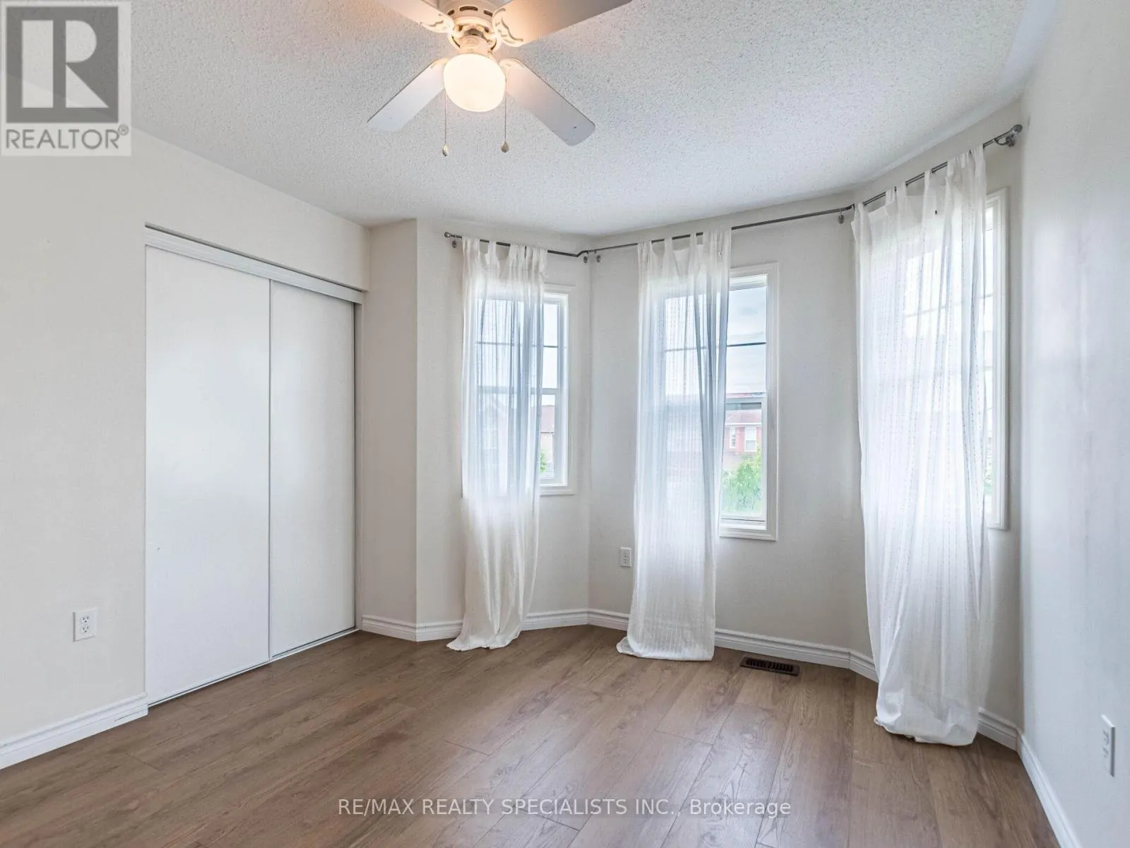 105 DECKER HOLLOW CIRCLE