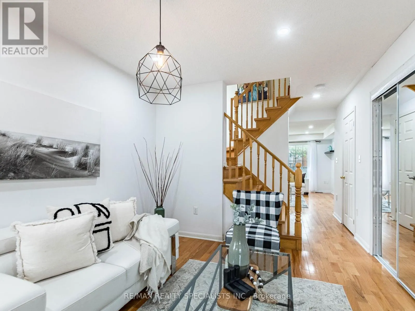 105 DECKER HOLLOW CIRCLE