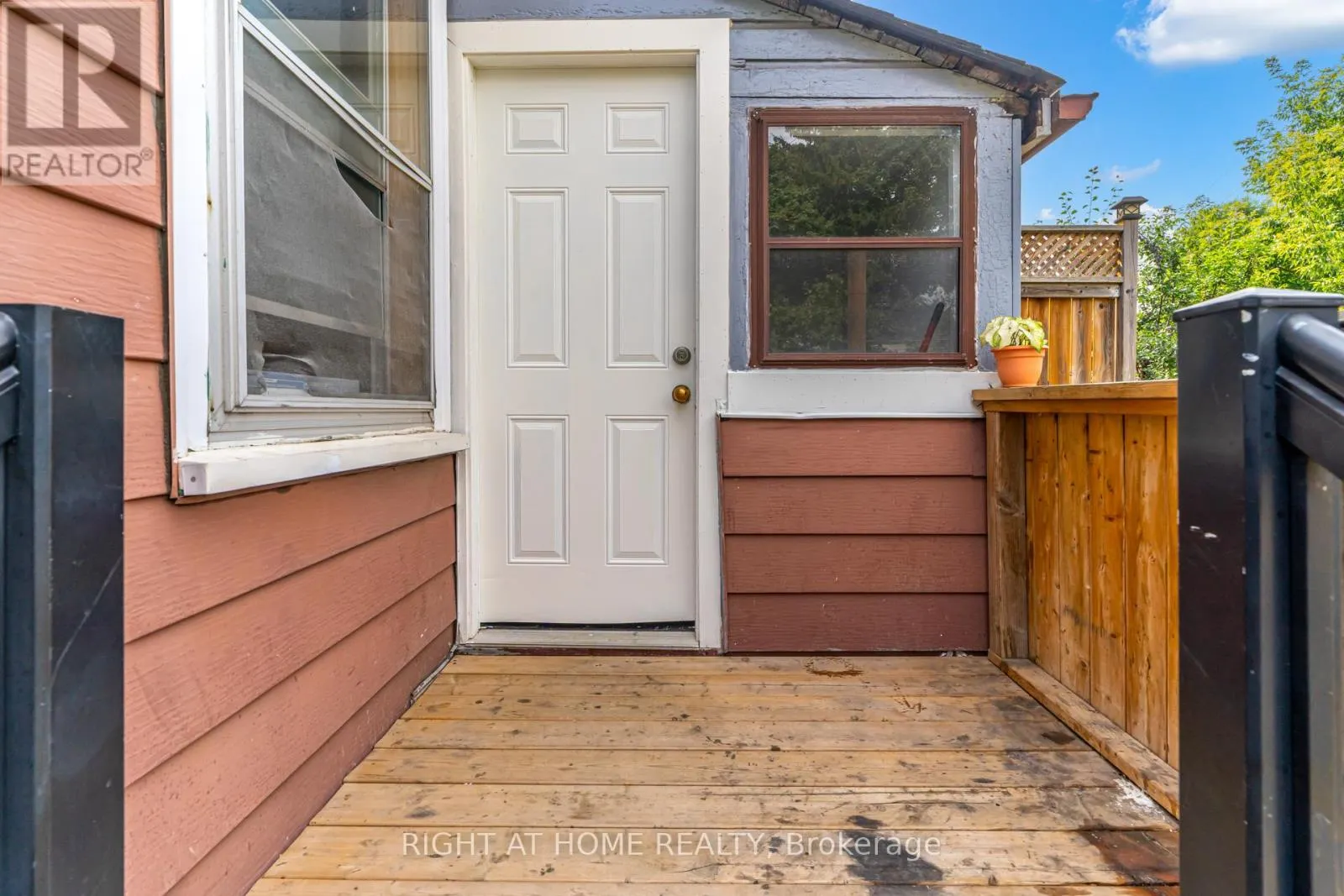 16 PRYOR AVENUE