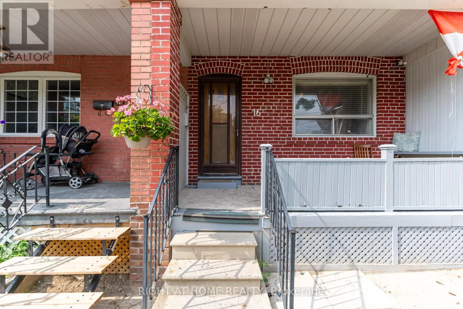 16 PRYOR AVENUE