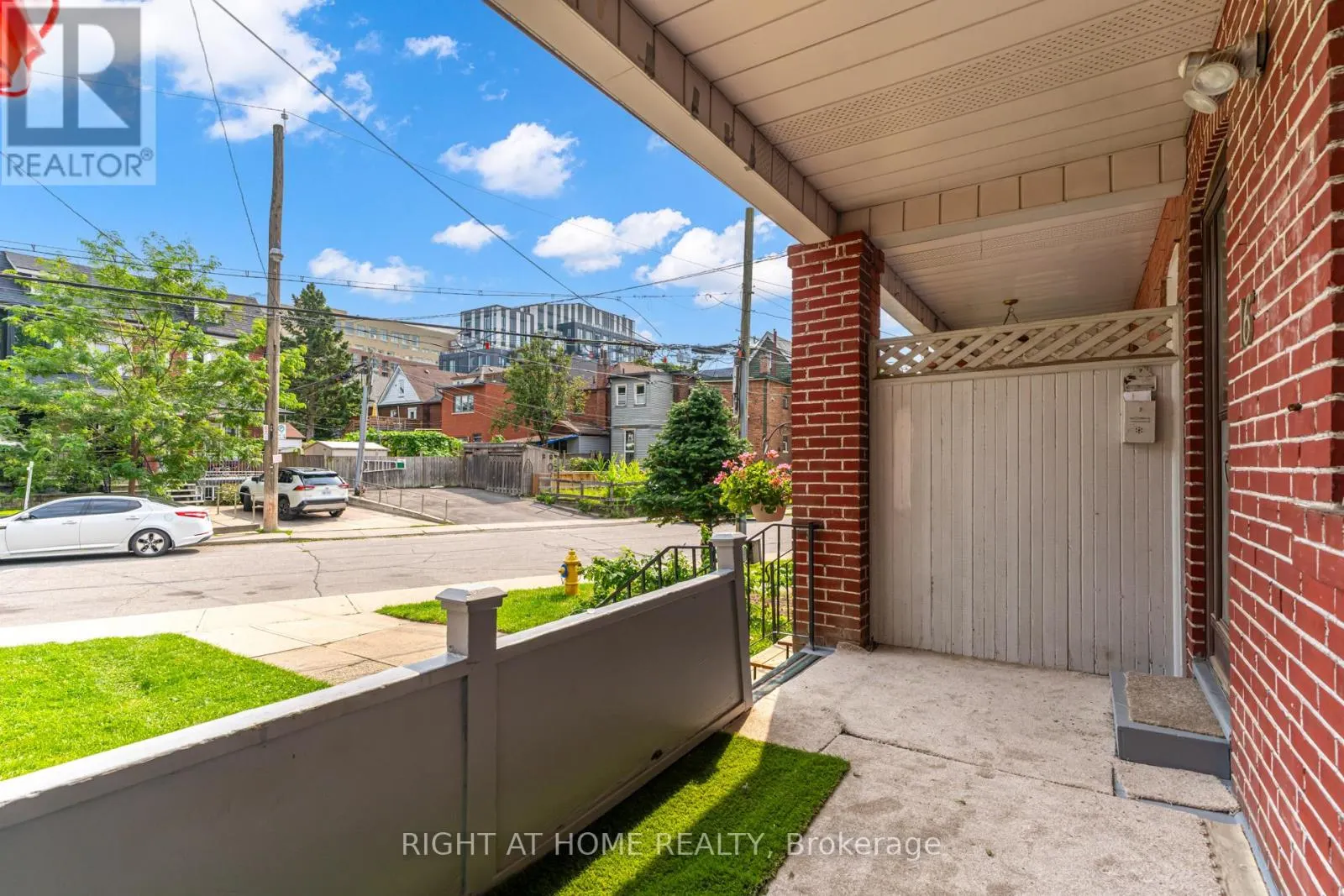 16 PRYOR AVENUE