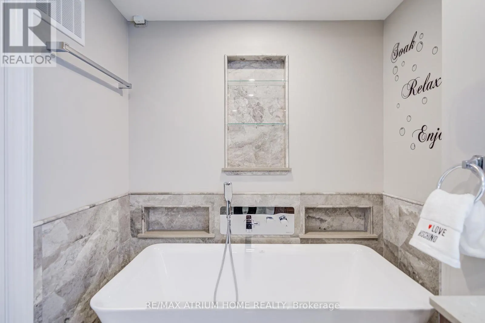 2095 GRAND RAVINE DRIVE