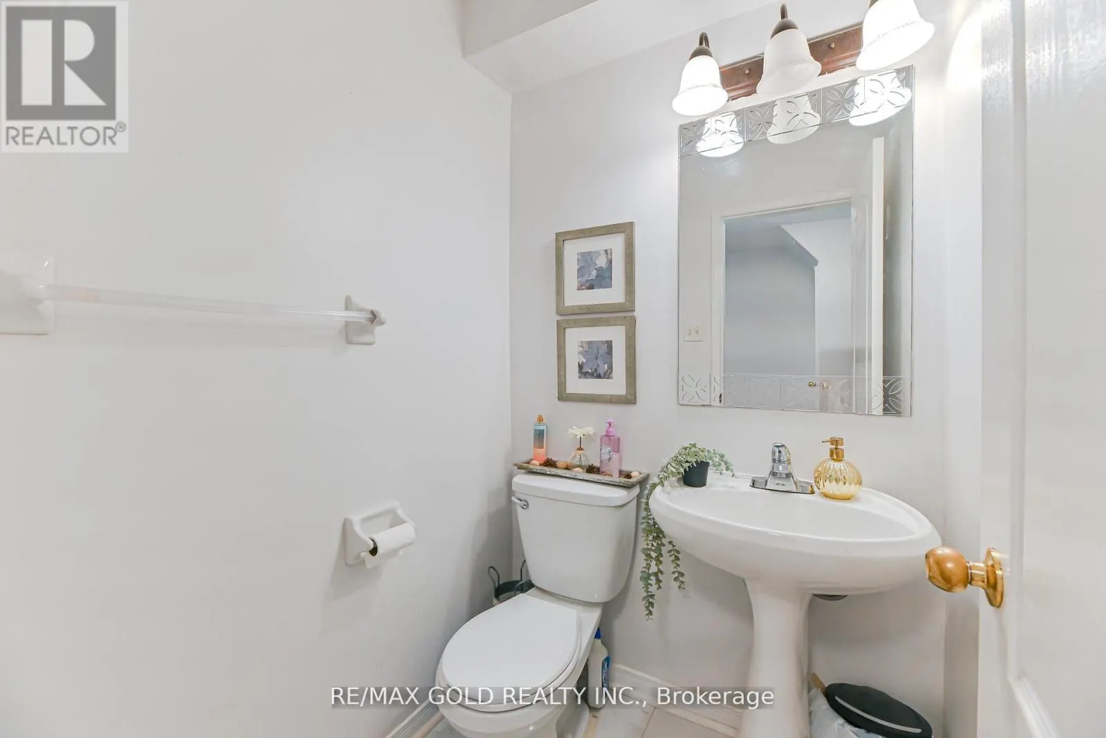 28 PLUM HOLLOW COURT