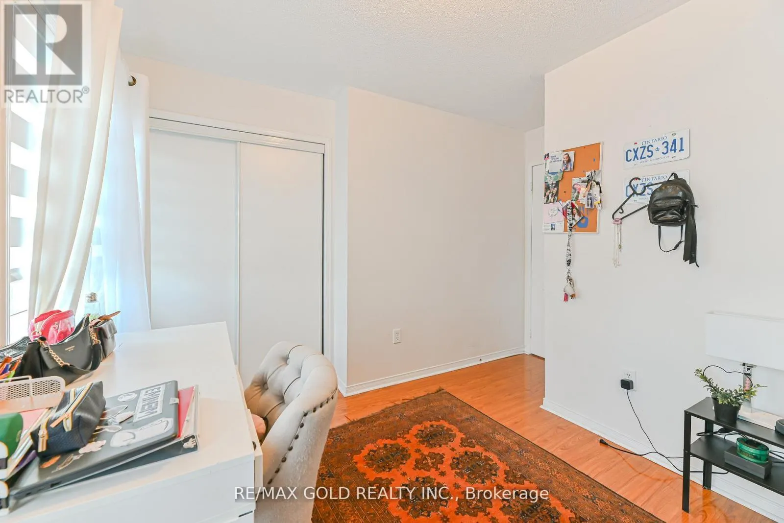 28 PLUM HOLLOW COURT