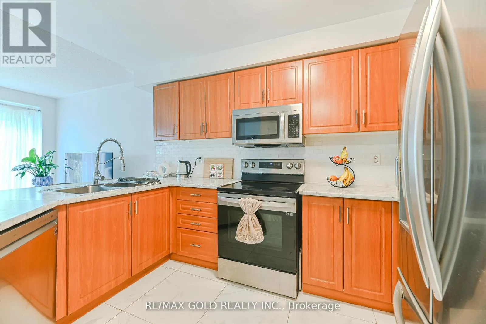 28 PLUM HOLLOW COURT