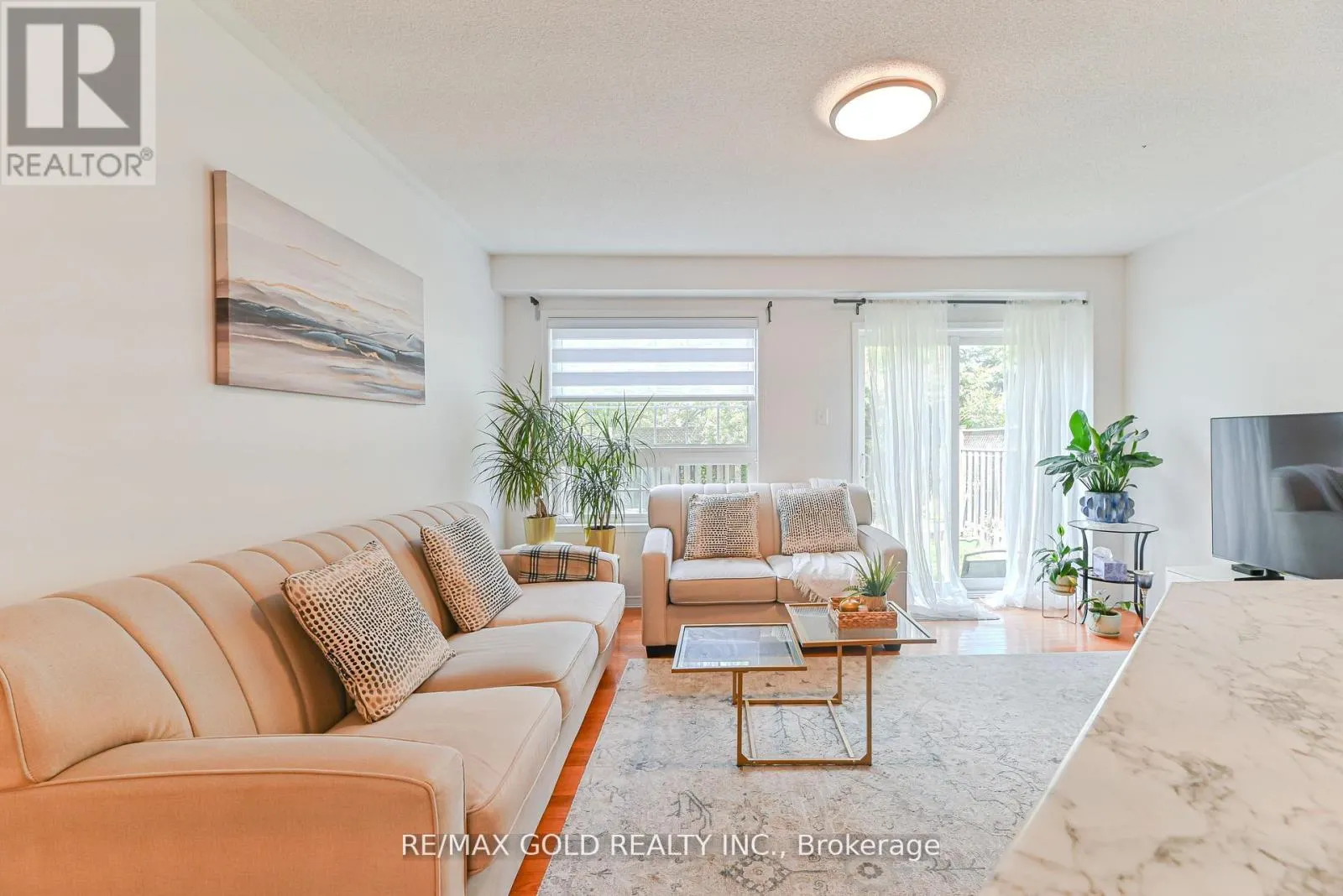 28 PLUM HOLLOW COURT