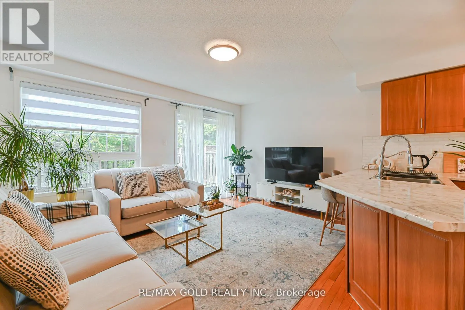 28 PLUM HOLLOW COURT