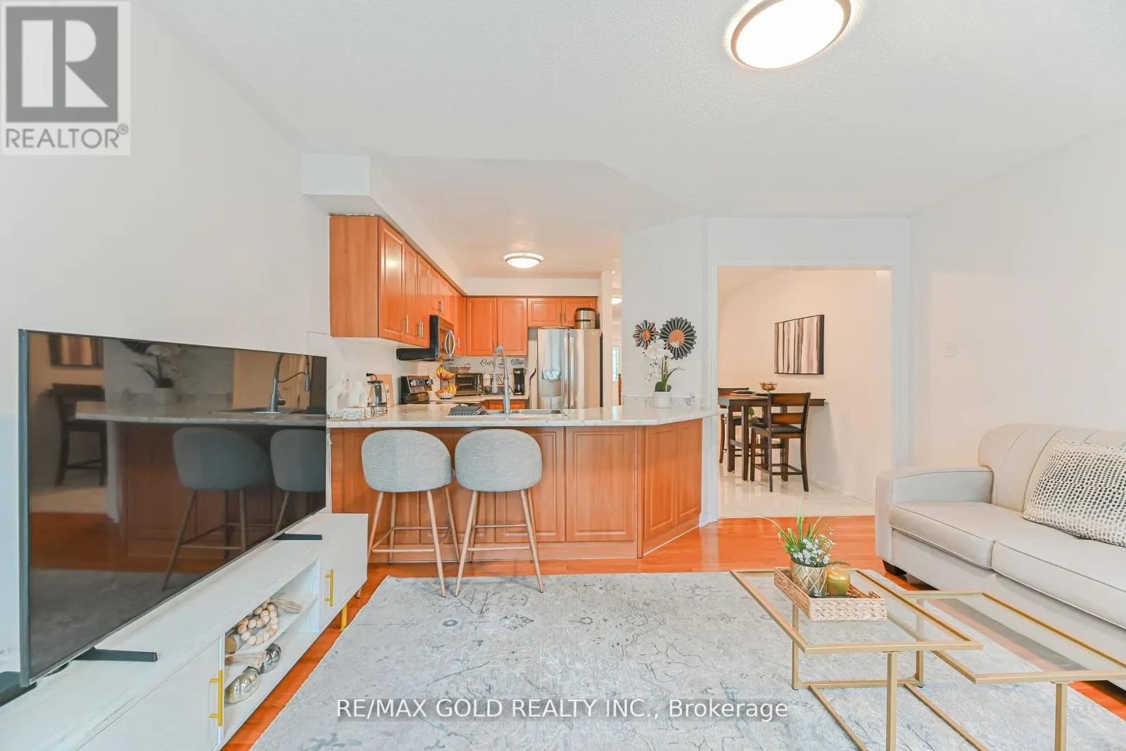 28 PLUM HOLLOW COURT