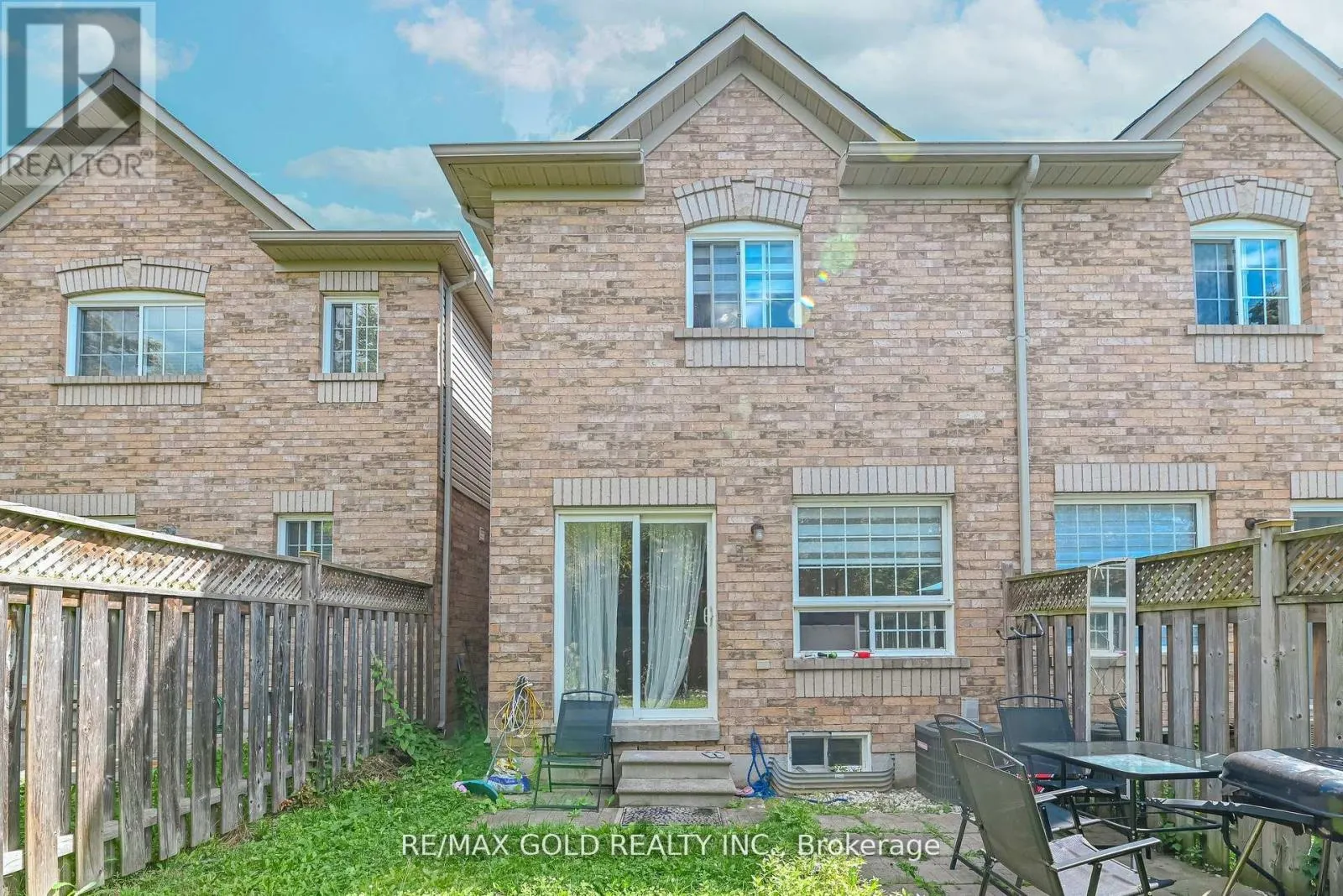 28 PLUM HOLLOW COURT