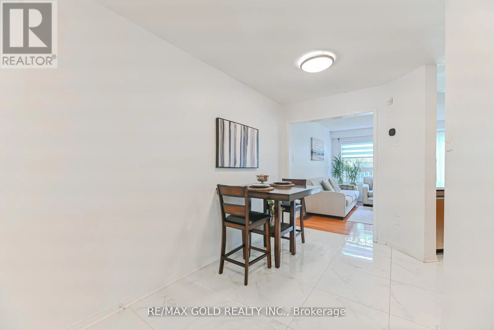 28 PLUM HOLLOW COURT