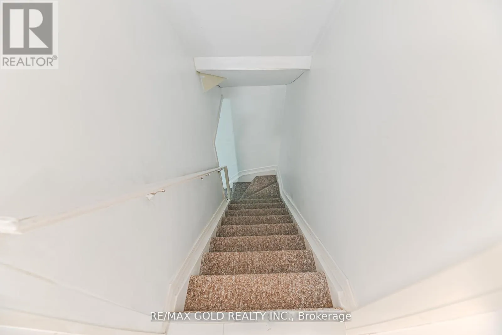 28 PLUM HOLLOW COURT