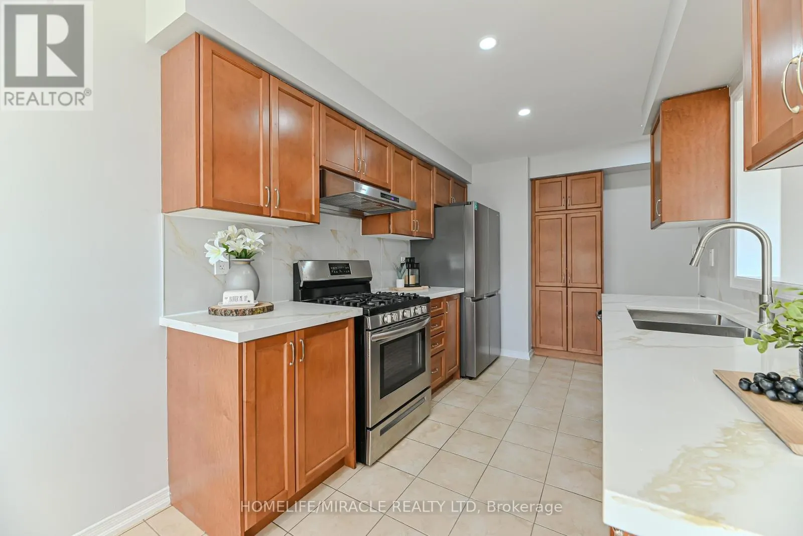 102 DELPORT CLOSE