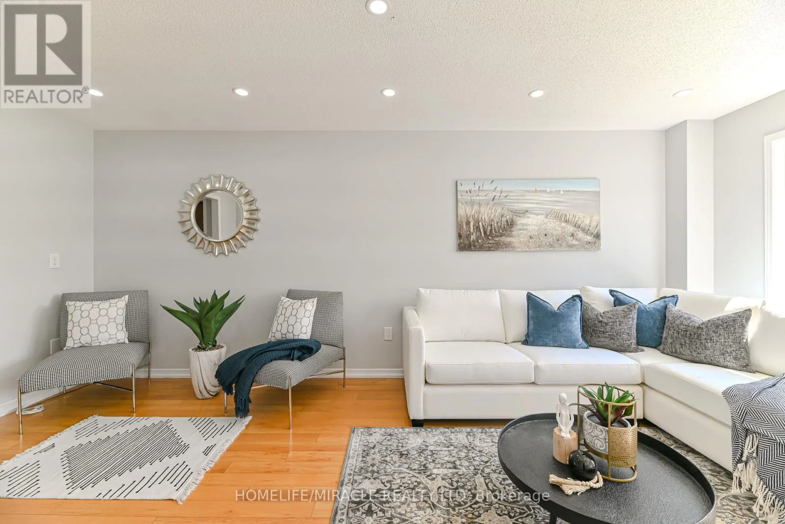 102 DELPORT CLOSE