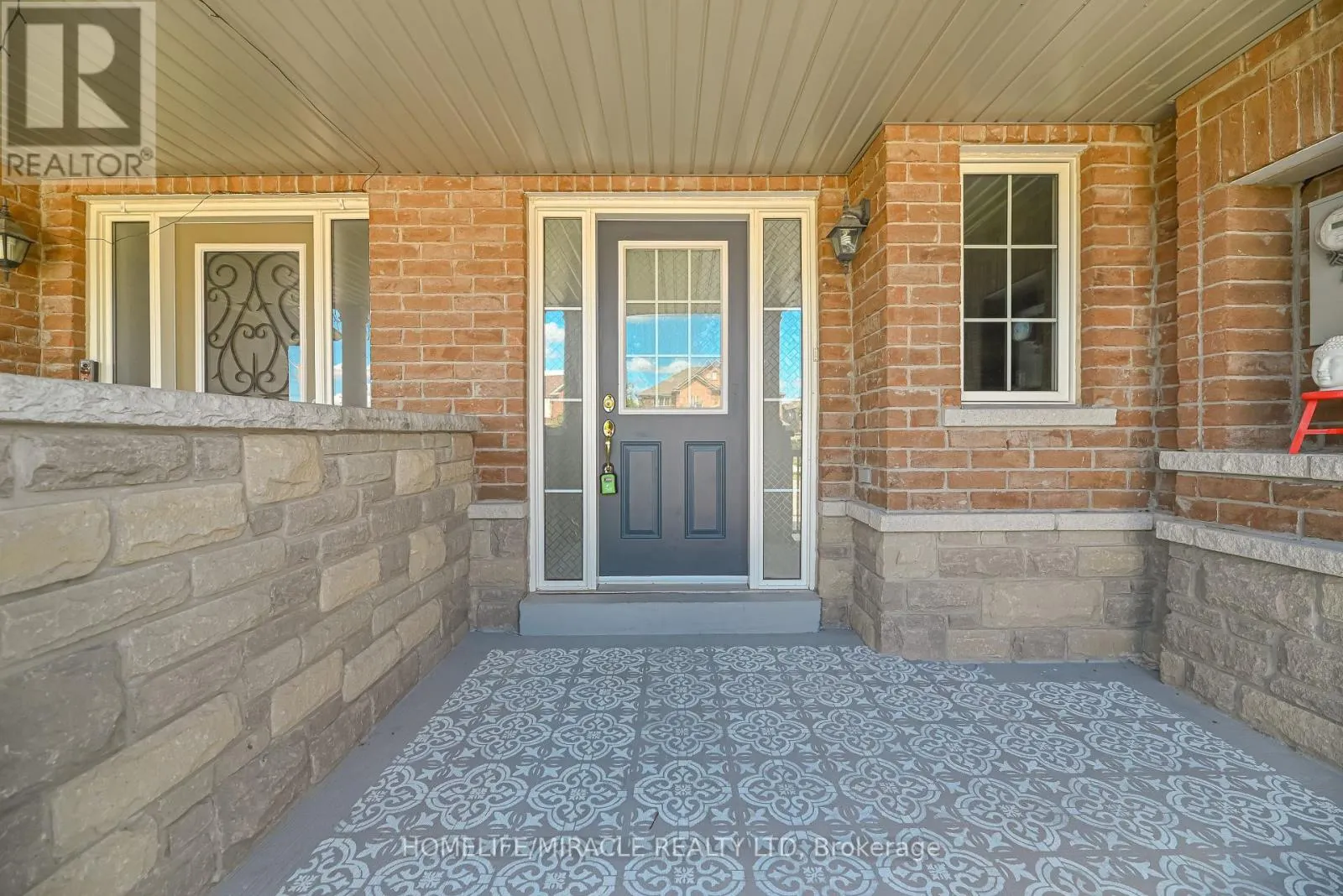 102 DELPORT CLOSE