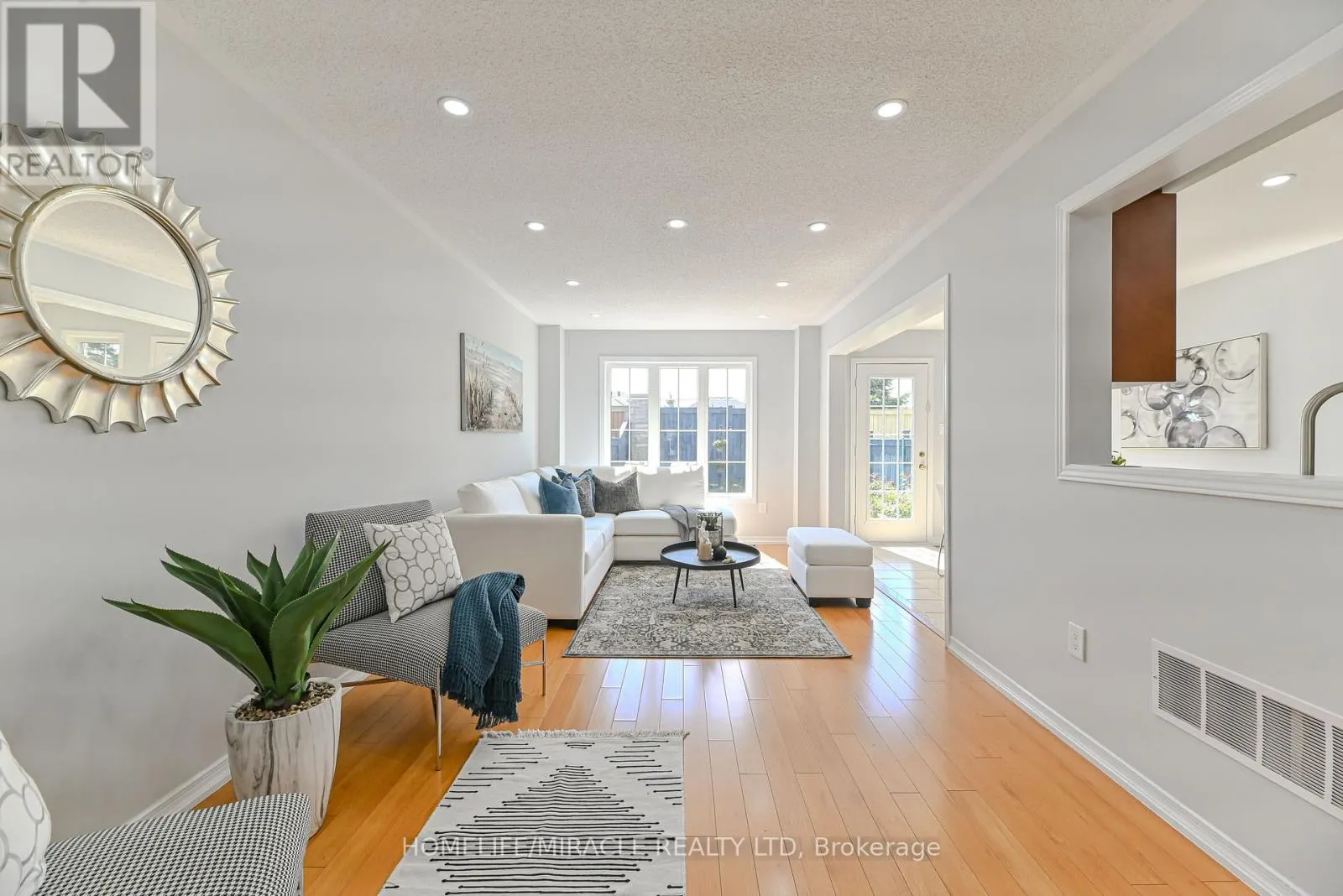 102 DELPORT CLOSE
