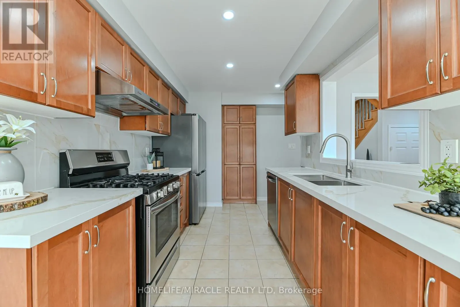 102 DELPORT CLOSE