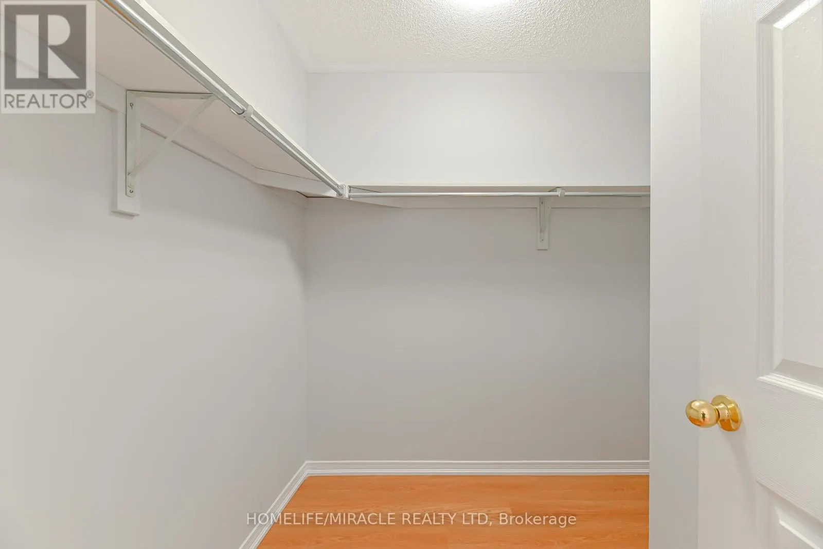 102 DELPORT CLOSE