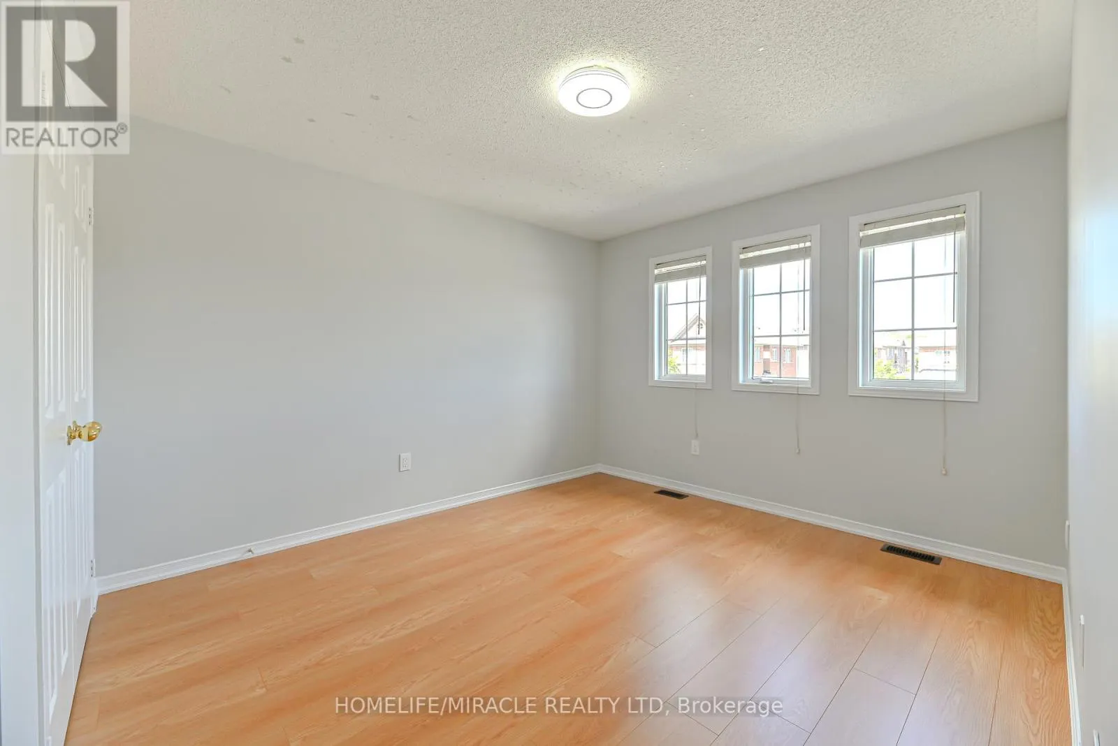 102 DELPORT CLOSE