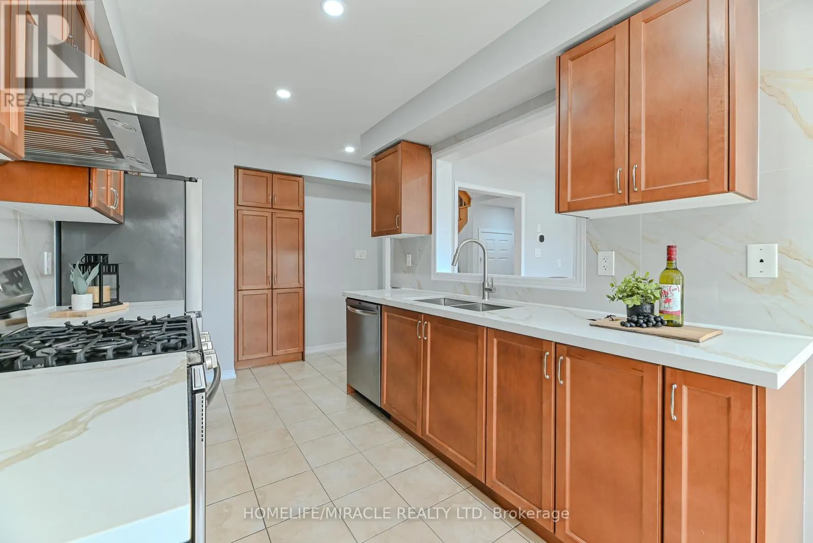 102 DELPORT CLOSE
