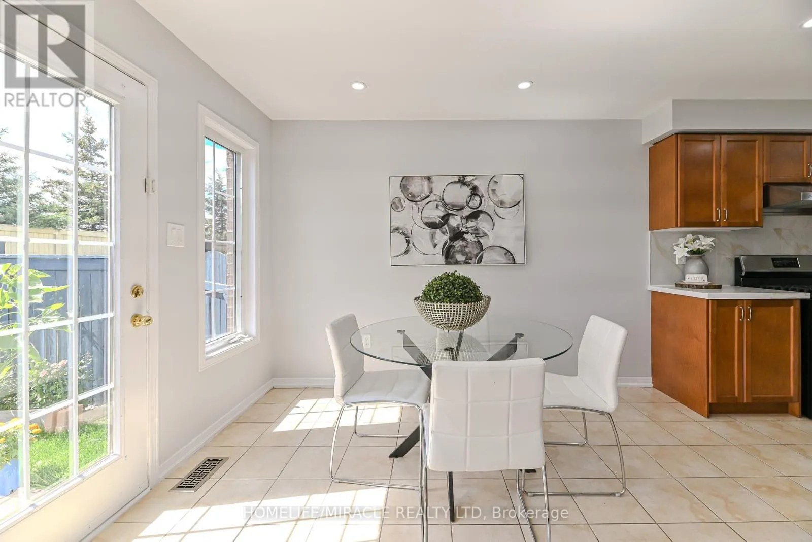 102 DELPORT CLOSE