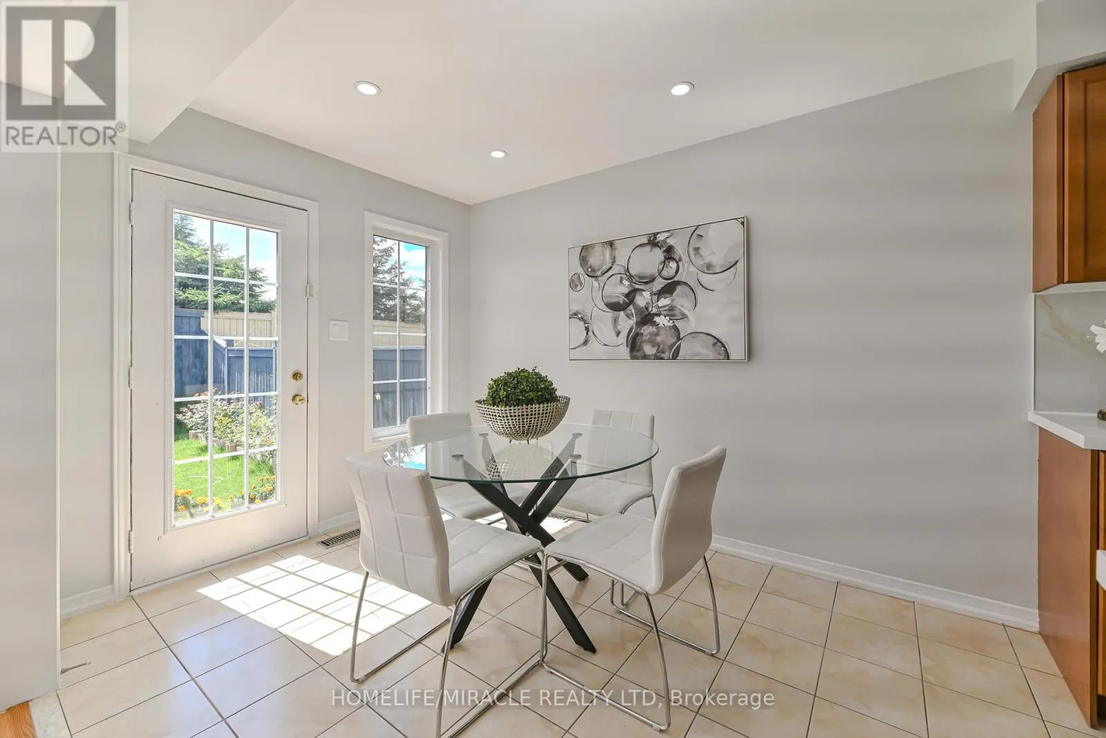 102 DELPORT CLOSE