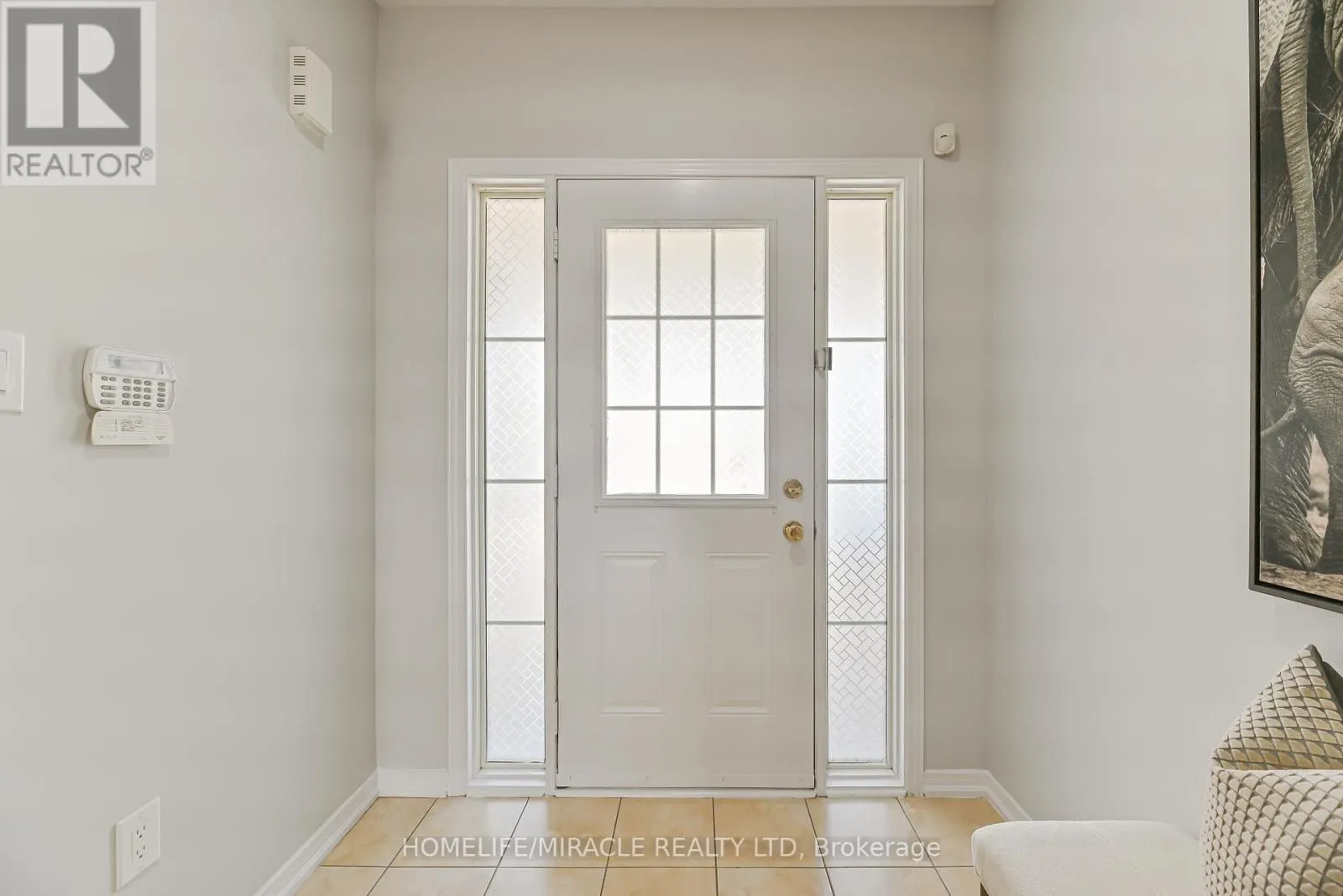 102 DELPORT CLOSE