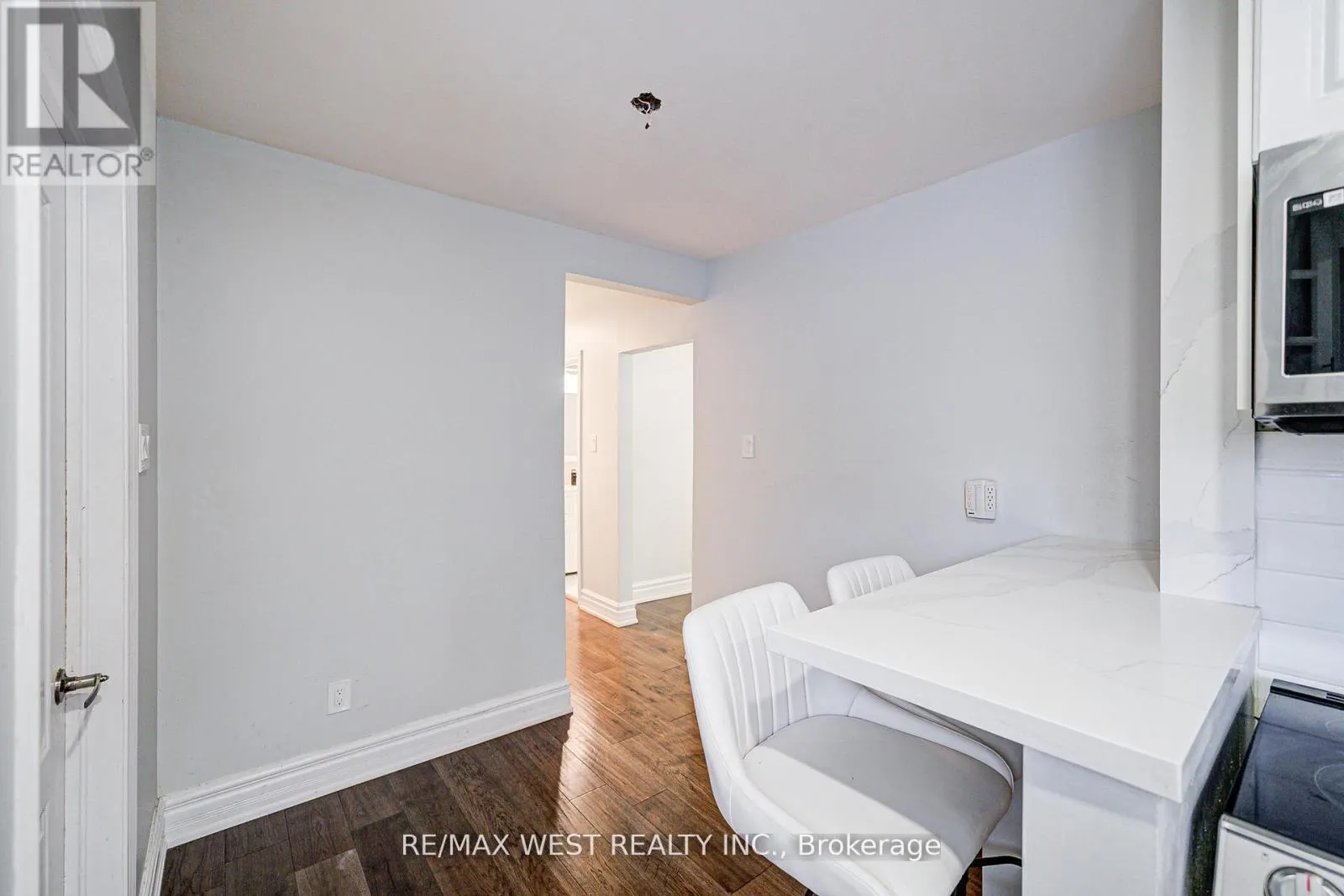 633 BALMORAL DRIVE S