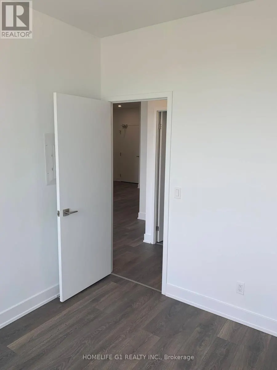 2507 - 297 OAK WALK DRIVE