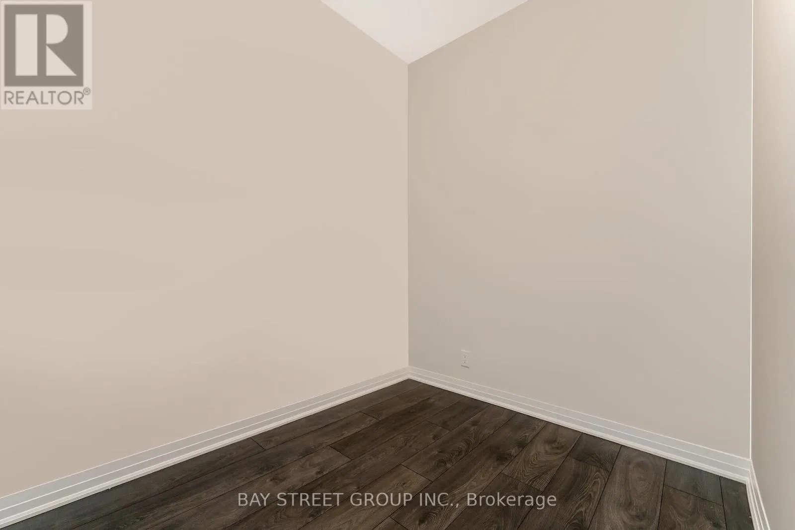 523 - 128 GROVEWOOD COMMON