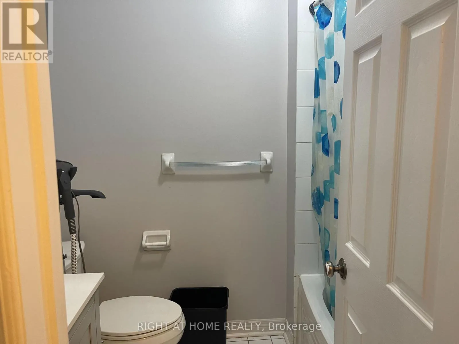 18 ARCHBURY CIRCLE