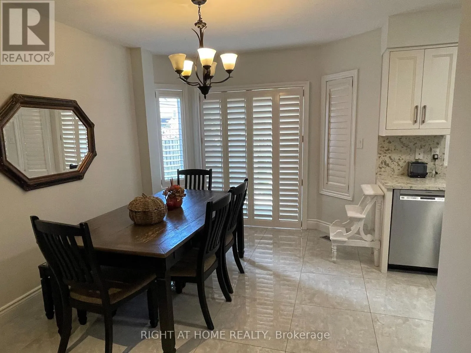 18 ARCHBURY CIRCLE
