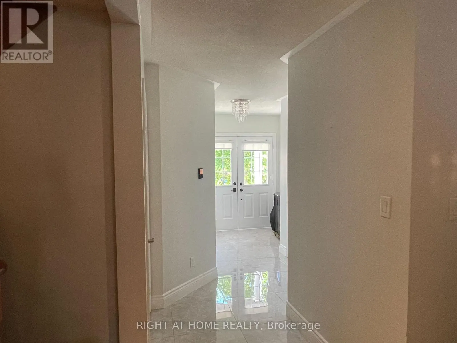 18 ARCHBURY CIRCLE