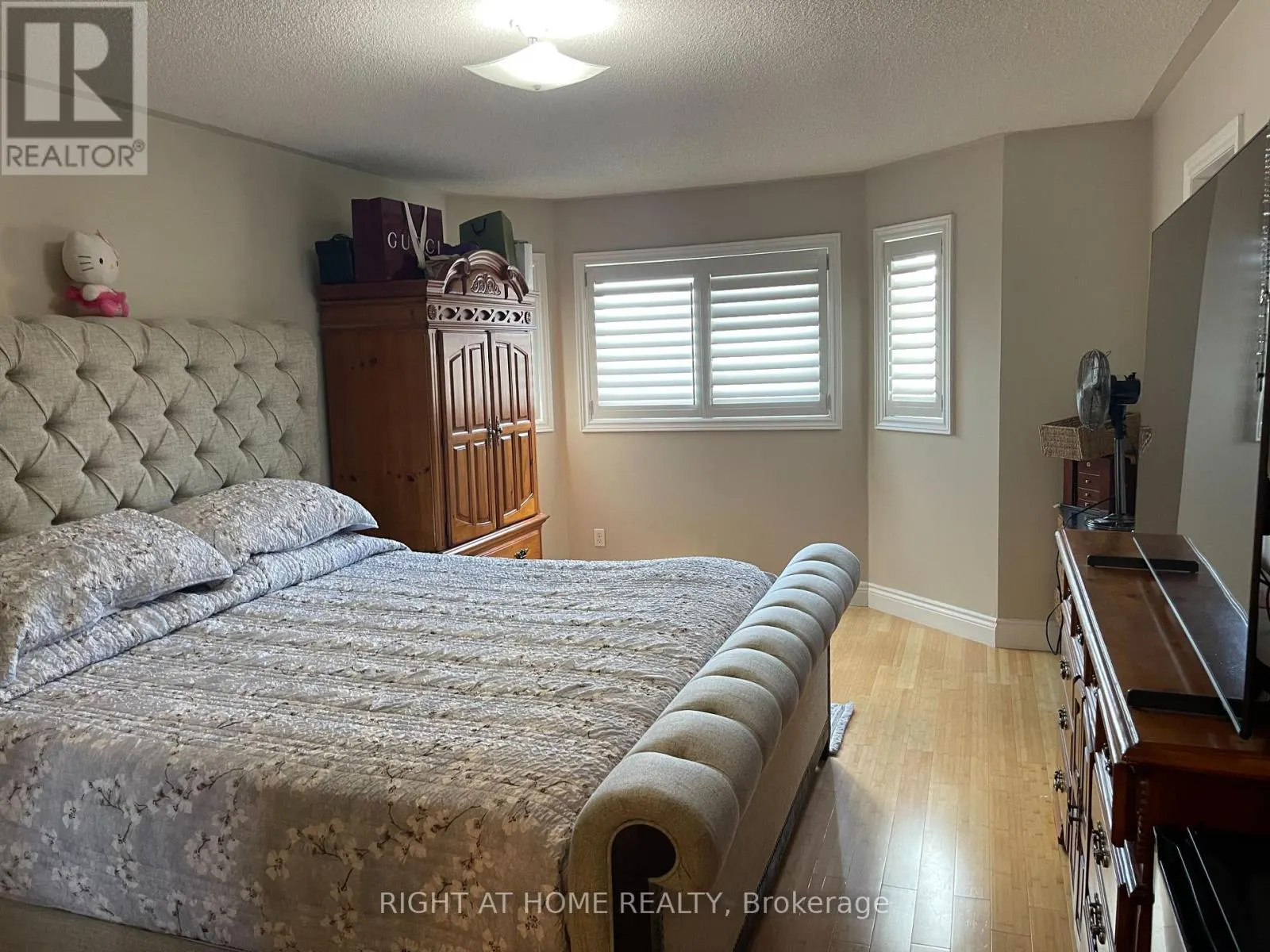 18 ARCHBURY CIRCLE
