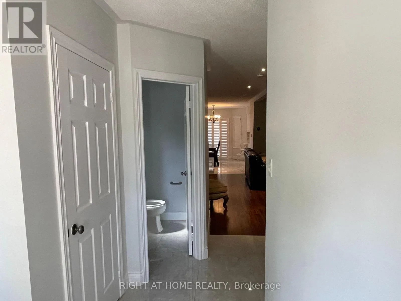 18 ARCHBURY CIRCLE