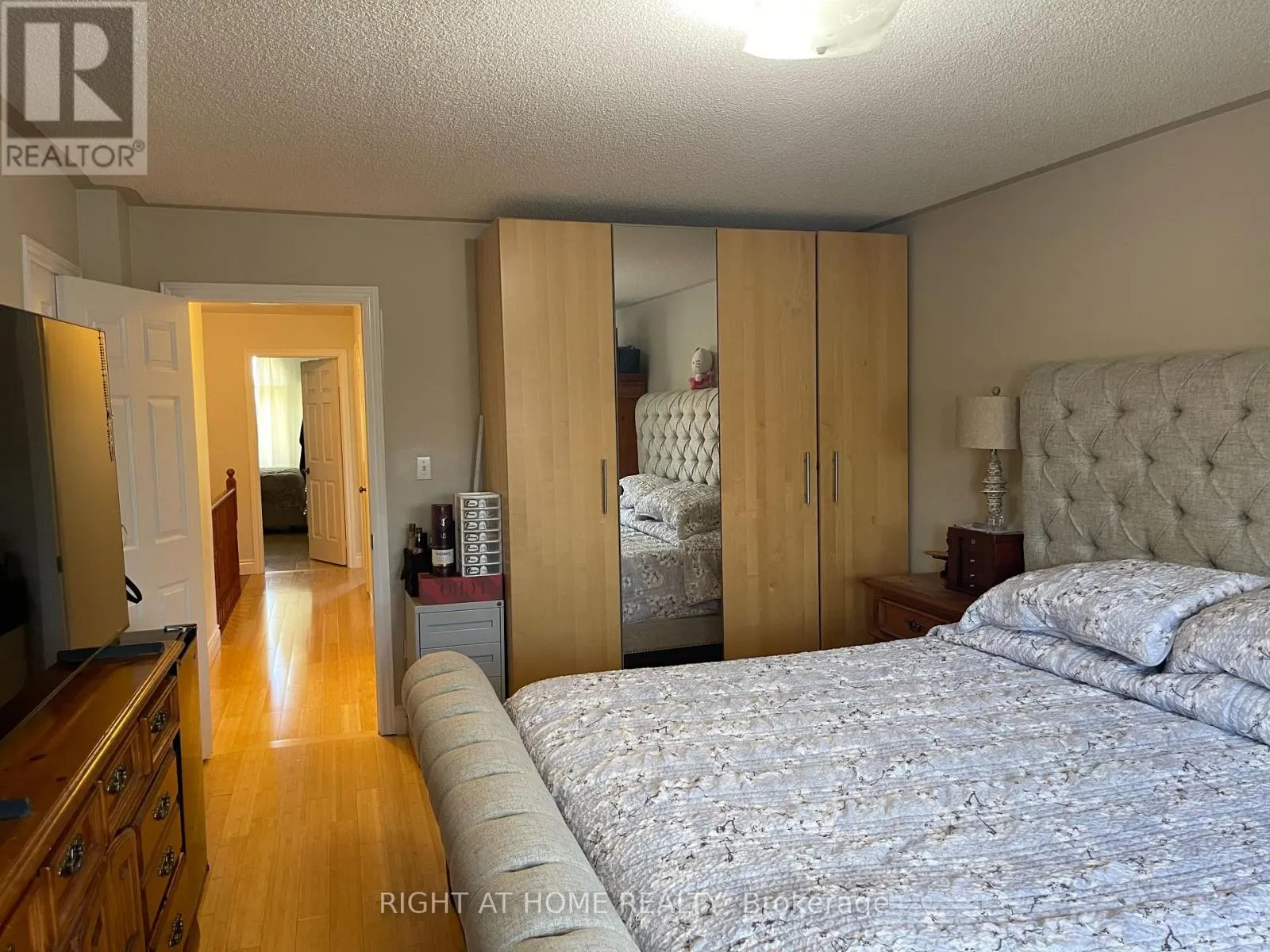 18 ARCHBURY CIRCLE