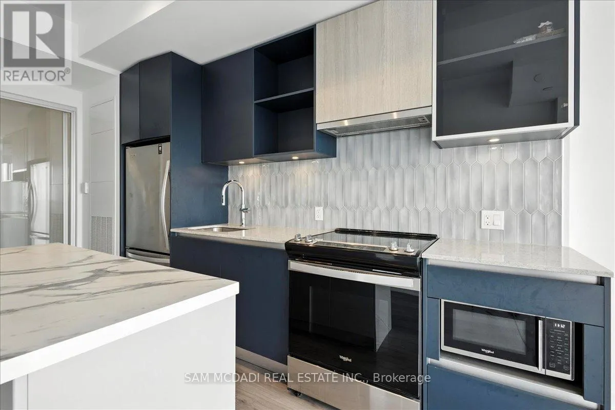 722 - 405 DUNDAS STREET W