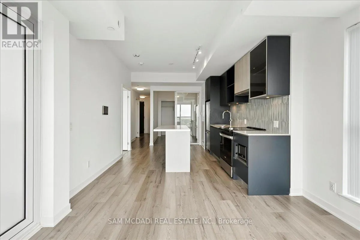 722 - 405 DUNDAS STREET W
