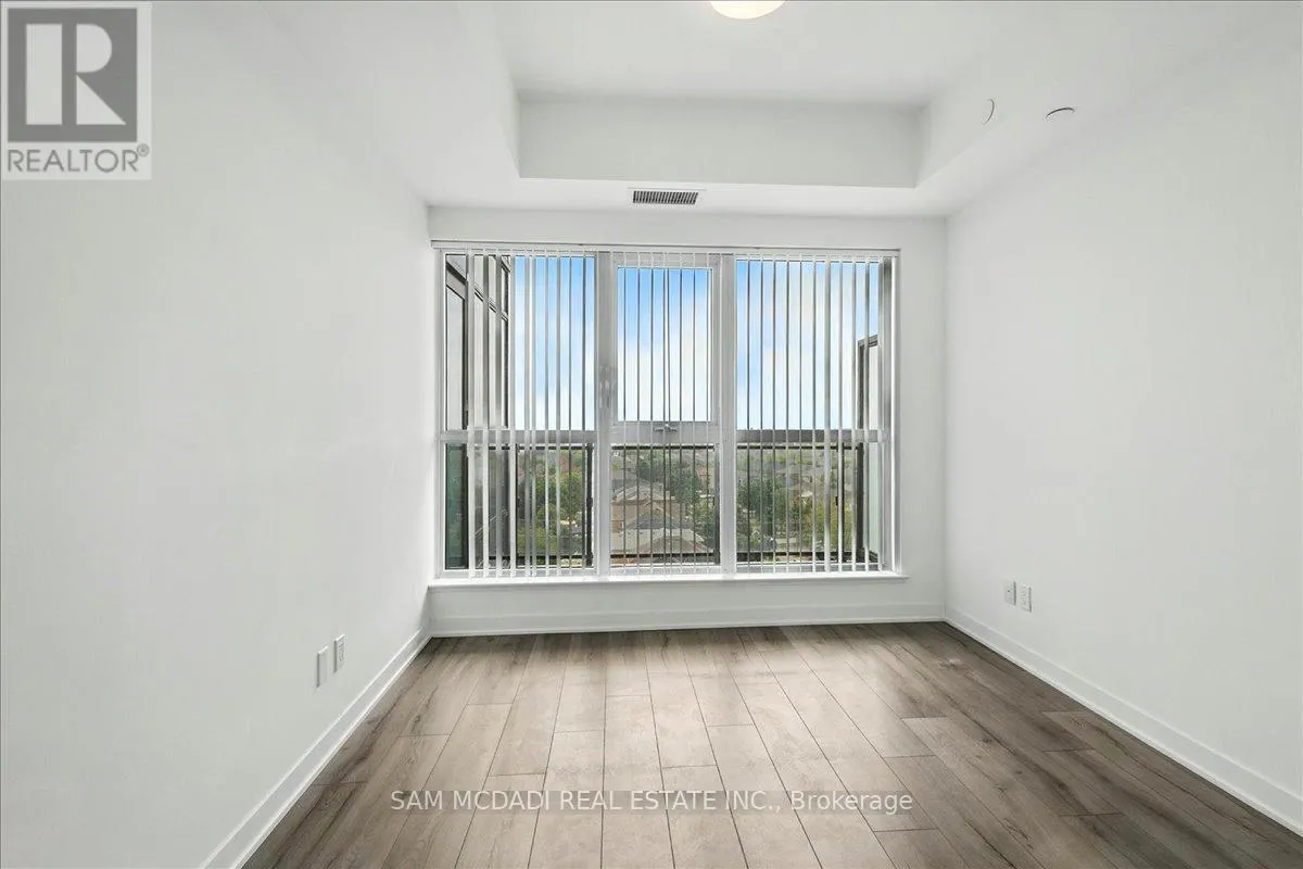 722 - 405 DUNDAS STREET W
