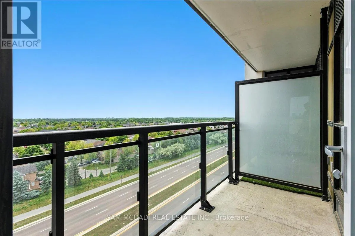 722 - 405 DUNDAS STREET W