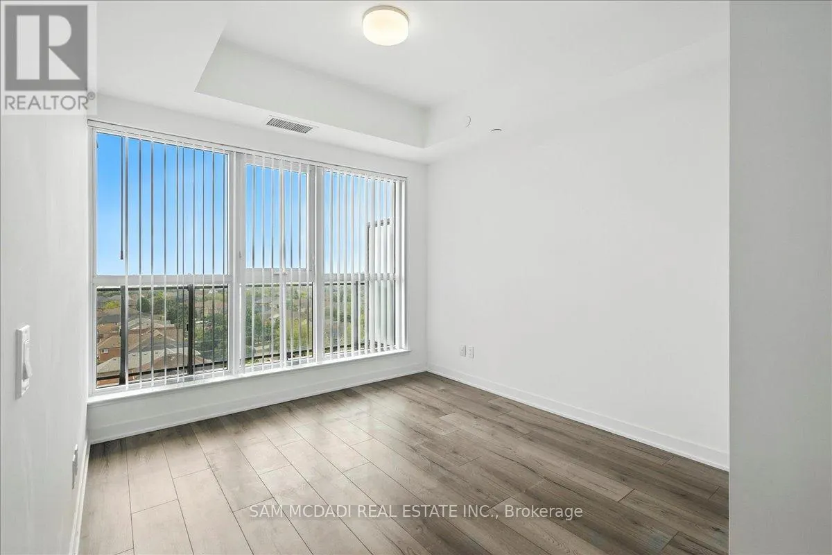 722 - 405 DUNDAS STREET W